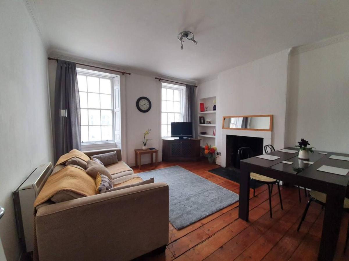 Lovely 2 Bedroom Flat In The Heart Of The City Edinburgh Eksteriør bilde