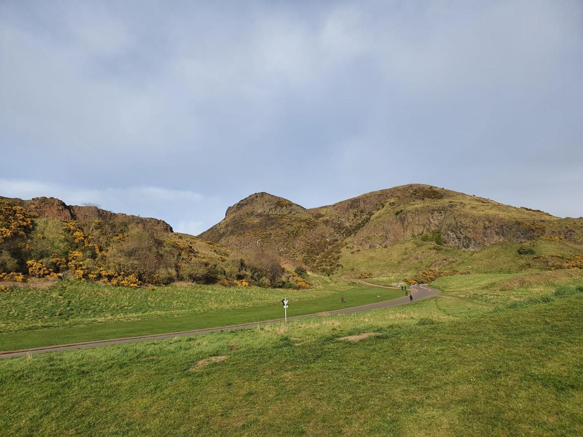 Lovely 2 Bedroom Flat In The Heart Of The City Edinburgh Eksteriør bilde